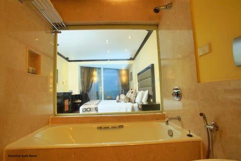 Executive Suite, 1 Bedroom, Sea View | Minibar, in-room safe, desk, blackout drapes