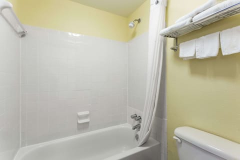 Combined shower/tub, eco-friendly toiletries, hair dryer, towels