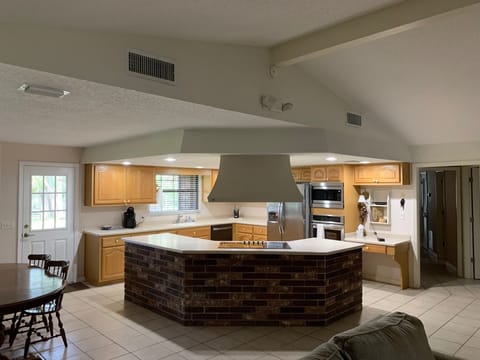 Oak Tree East | Private kitchen | Full-size fridge, microwave, coffee/tea maker, cookware/dishes/utensils