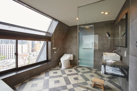 Suite King Pent House, Non Smoking | Raised toilet seat