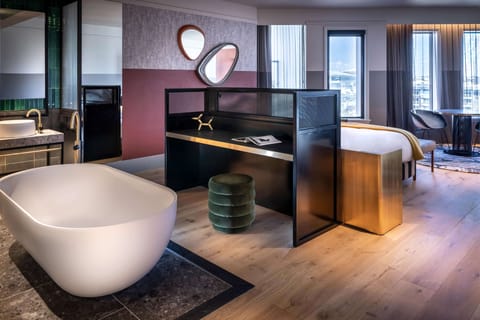 QT Junior Suite | Minibar, in-room safe, individually furnished, laptop workspace