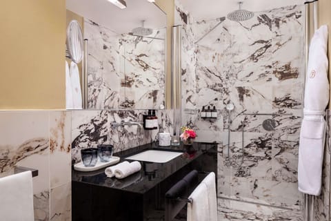 Suite (Duplex) | Bathroom | Rainfall showerhead, eco-friendly toiletries, hair dryer, bathrobes