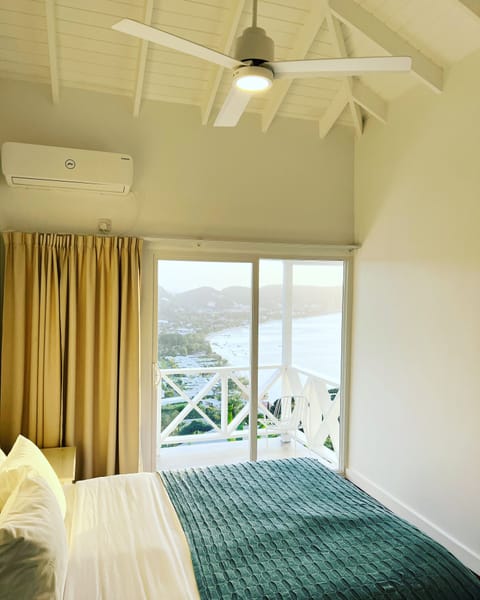 Double Room, 1 Queen Bed, Non Smoking, Sea View | Individually decorated, individually furnished, desk, laptop workspace