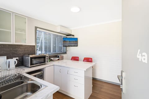 Standard Apartment | Private kitchen | Mini-fridge, microwave, oven, toaster