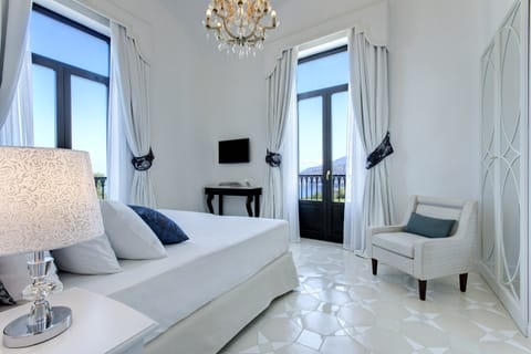 Executive Suite, Balcony, Sea View | Egyptian cotton sheets, premium bedding, memory foam beds, minibar