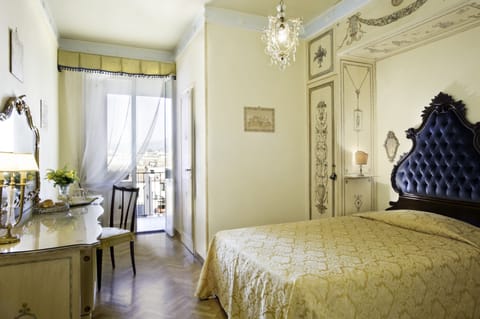 Single Room | Hypo-allergenic bedding, minibar, in-room safe, individually decorated