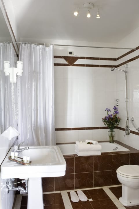 Double or Twin Room | Bathroom | Combined shower/tub, free toiletries, hair dryer, slippers