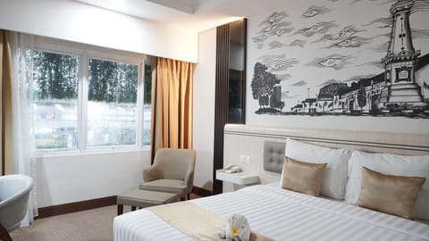 Deluxe Double or Twin Room | In-room safe, desk, free WiFi, bed sheets