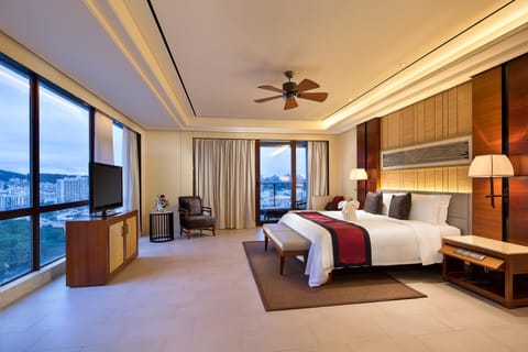 Suite, 2 Bedrooms, Smoking, Club Lounge Access (Bay View) | Premium bedding, in-room safe, desk, blackout drapes