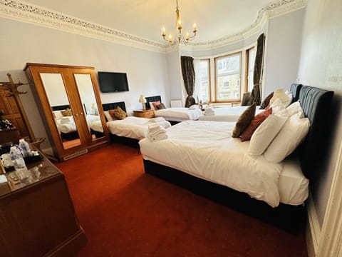 Deluxe Family Suite | Bathroom | Hair dryer