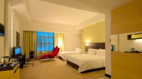 Deluxe Room | In-room safe, desk, soundproofing, iron/ironing board