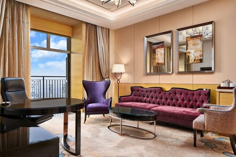 Presidential Suite, 1 King Bed | Minibar, in-room safe, desk, blackout drapes