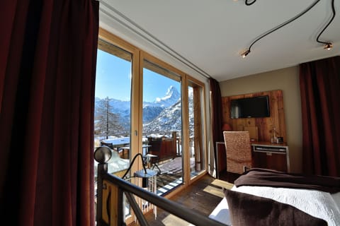 Style Double Room with view to the Matterhorn | Hypo-allergenic bedding, down comforters, desk, blackout drapes