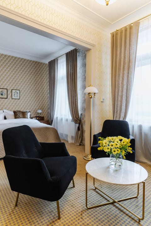 Comfort Double Room | Hypo-allergenic bedding, minibar, in-room safe, individually decorated