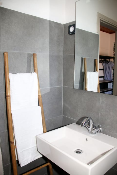 Double Room, Garden View | Bathroom sink