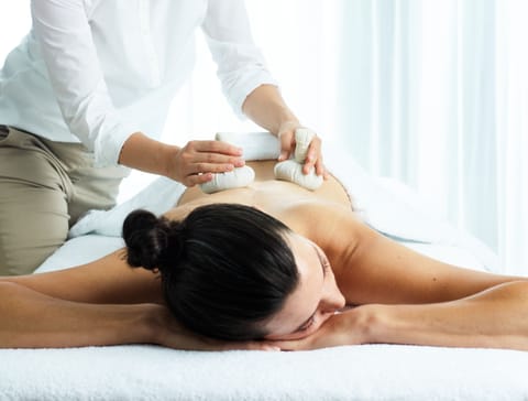 Couples treatment rooms, sauna, spa tub, body treatments, aromatherapy