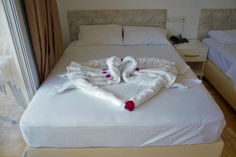 Standard Twin Room | Premium bedding, minibar, individually decorated, desk