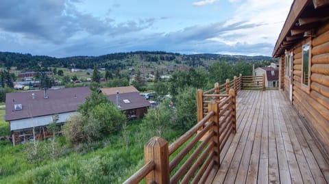 House, 4 Bedrooms | Balcony