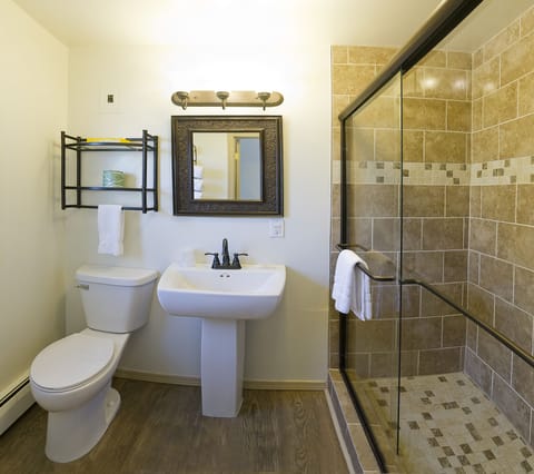 Standard room with two double beds | Bathroom | Shower, free toiletries, towels, soap