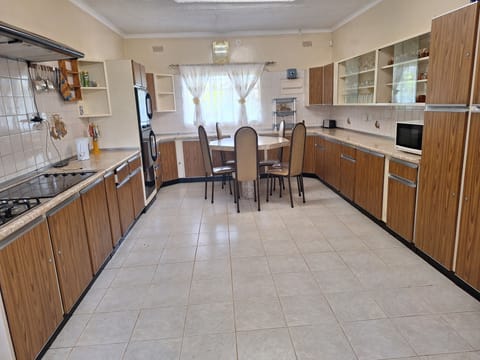 House | Private kitchen | Fridge, microwave, oven, stovetop