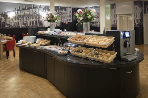 Daily buffet breakfast (EUR 18.25 per person)