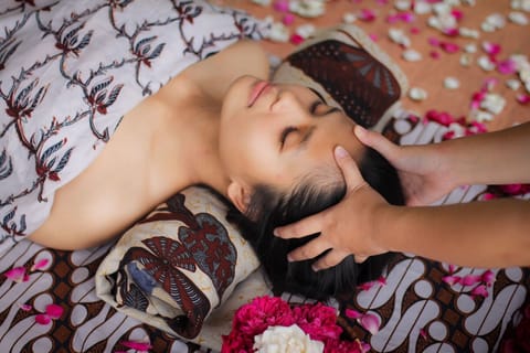 Couples treatment rooms, body treatments, aromatherapy