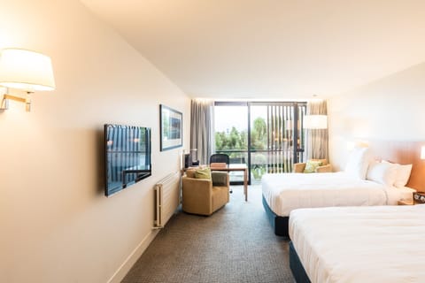 Business Room, 2 Queen Beds | Premium bedding, minibar, in-room safe, desk