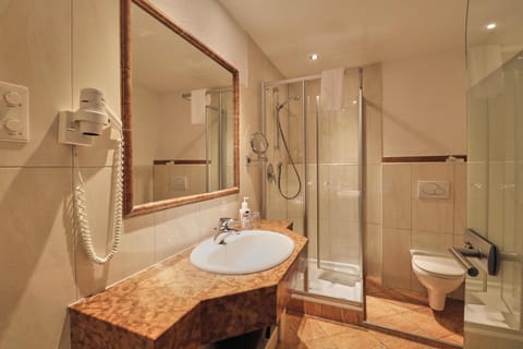 Double Room (Anemone) | Bathroom | Hair dryer, towels