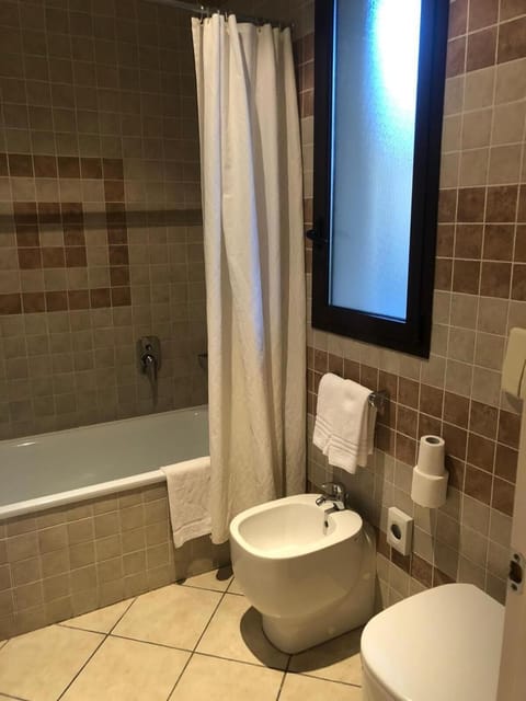 Combined shower/tub, deep soaking tub, hair dryer, bidet