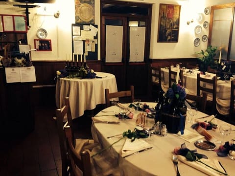 Breakfast, lunch, dinner served; local cuisine 