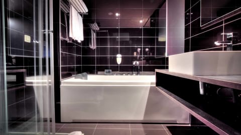 Suite, Jetted Tub | Bathroom | Free toiletries, hair dryer, towels