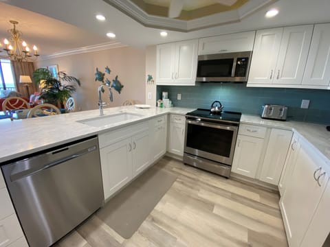 Deluxe Condo, 2 Bedrooms, 2 Bathrooms (Waterfront) | Private kitchen | Full-size fridge, microwave, oven, stovetop