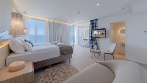 Junior Suite, Sea View Balcony | Hypo-allergenic bedding, down comforters, minibar, in-room safe