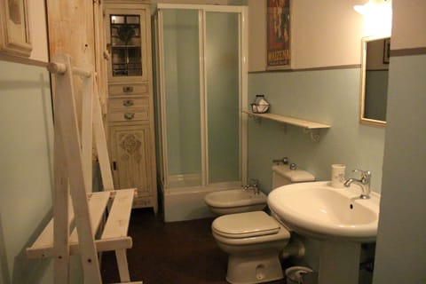 Superior Double Room (La Piazza) | Bathroom | Shower, designer toiletries, hair dryer, bidet