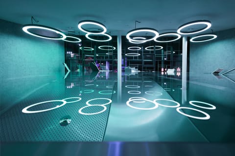 Indoor spa tub