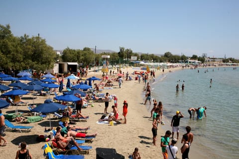 Beach nearby, sun loungers, beach umbrellas, beach towels