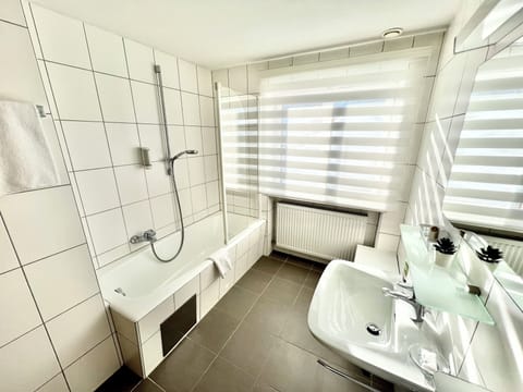Comfort Triple Room, 1 Bedroom, Non Smoking, Mountain View | Bathroom | Hair dryer, bathrobes, towels