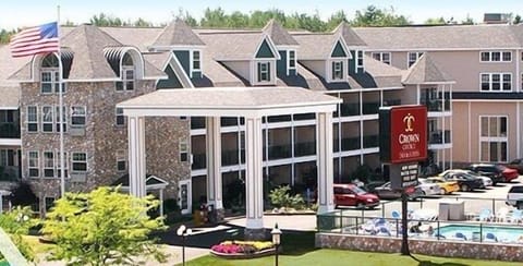 Crown Choice Inn & Suites Lakeview & Waterpark | Mackinaw City ...