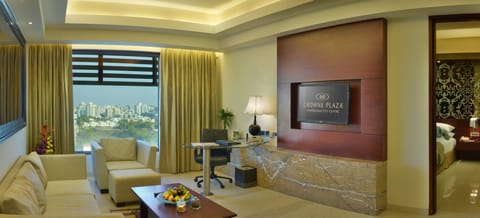 Suite, 1 King Bed (Club Floor) | Premium bedding, down comforters, memory foam beds, minibar