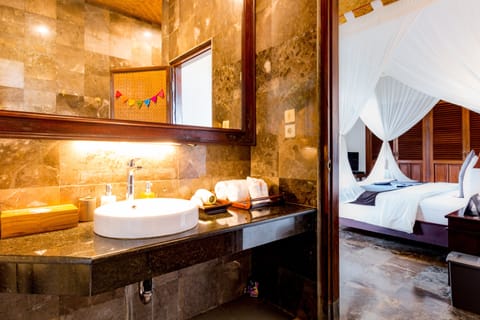 Classic Superior Bungalow | Bathroom sink