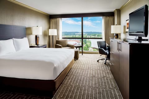 Deluxe Room, 1 King Bed | Premium bedding, pillowtop beds, in-room safe, desk