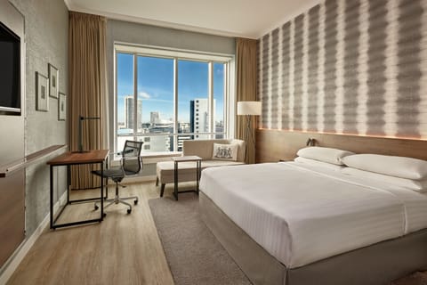 Deluxe Room, 1 King Bed, City View | Egyptian cotton sheets, premium bedding, pillowtop beds, in-room safe