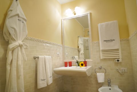 Deluxe Double Room, City View | Bathroom | Shower, rainfall showerhead, free toiletries, hair dryer