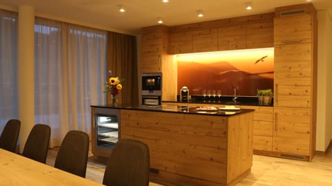 Deluxe Penthouse, 4 Bedrooms, Balcony (incl. Cleaning Fee 500 EUR) | Private kitchenette | Microwave, coffee/tea maker