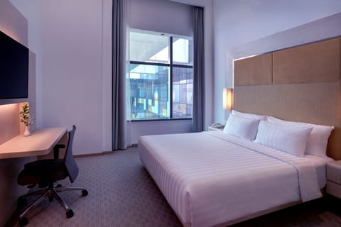 Superior Room, 1 Queen Bed | Minibar, in-room safe, desk, laptop workspace