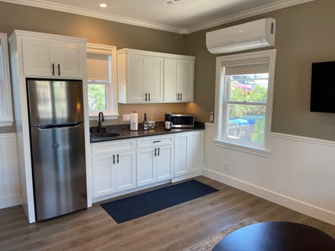 Madera | Private kitchen | Full-size fridge, microwave, coffee/tea maker, freezer