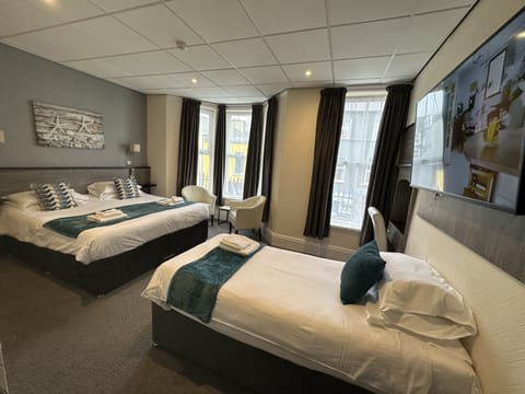 Basic Twin Room, Ensuite | Iron/ironing board, cribs/infant beds, free WiFi, bed sheets