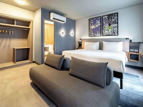 Superior Room, 1 Queen Bed | Minibar, in-room safe, laptop workspace, blackout drapes