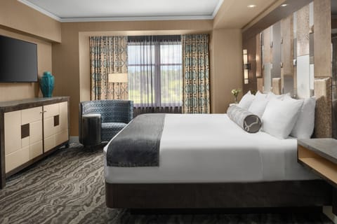 Premium bedding, pillowtop beds, minibar, in-room safe