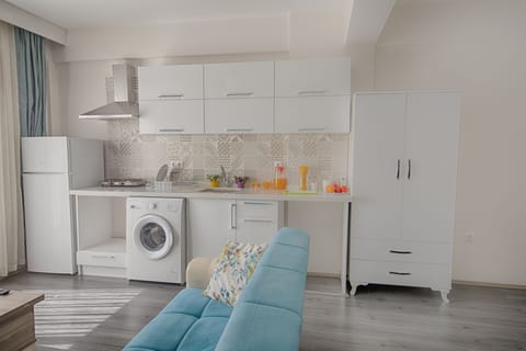 Deluxe Studio | Private kitchenette | Full-size fridge, oven, electric kettle, cookware/dishes/utensils